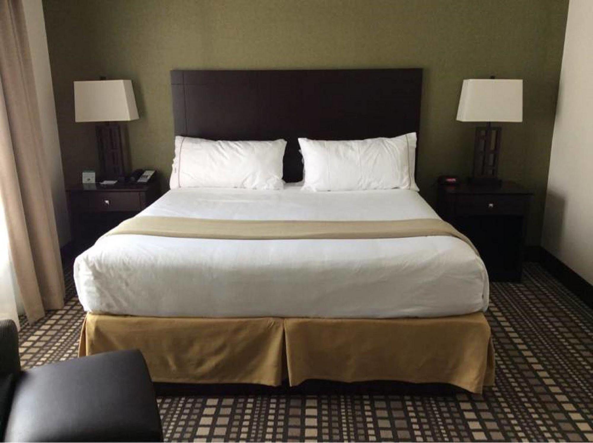 Express & Finger Lakes By Ihg Geneva