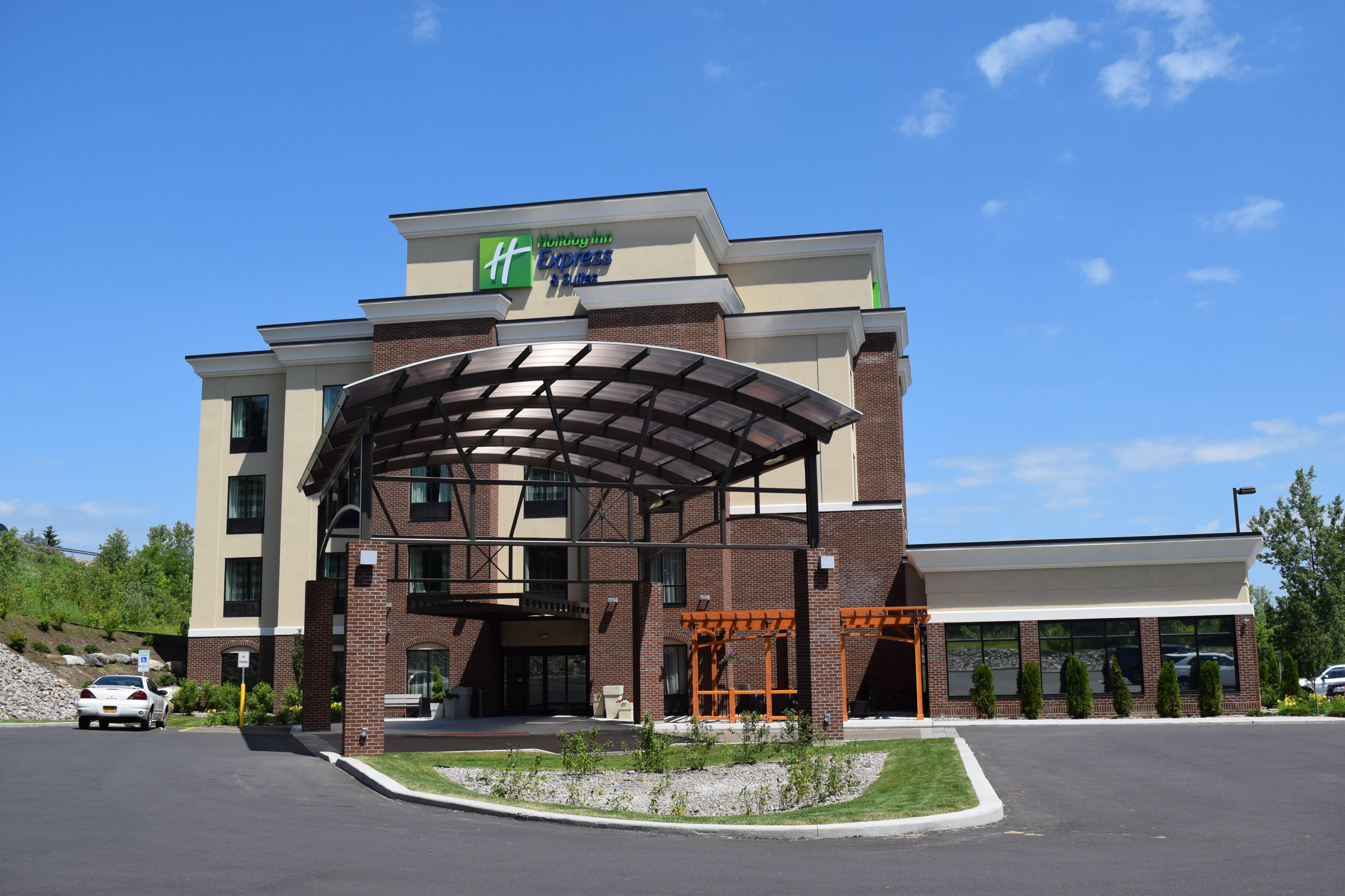 Express & Finger Lakes By Ihg Hotel 2*