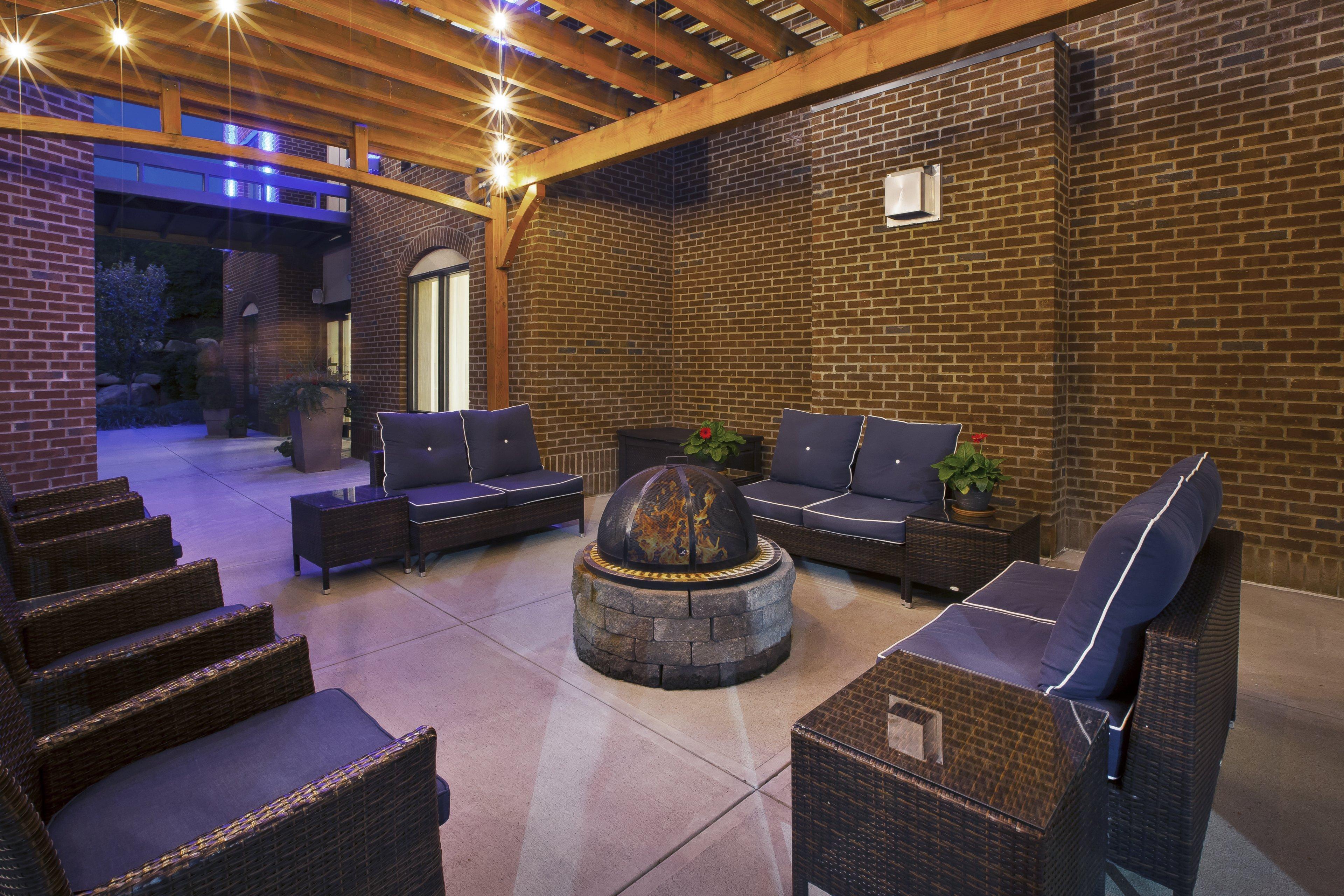 Express & Finger Lakes By Ihg 2*