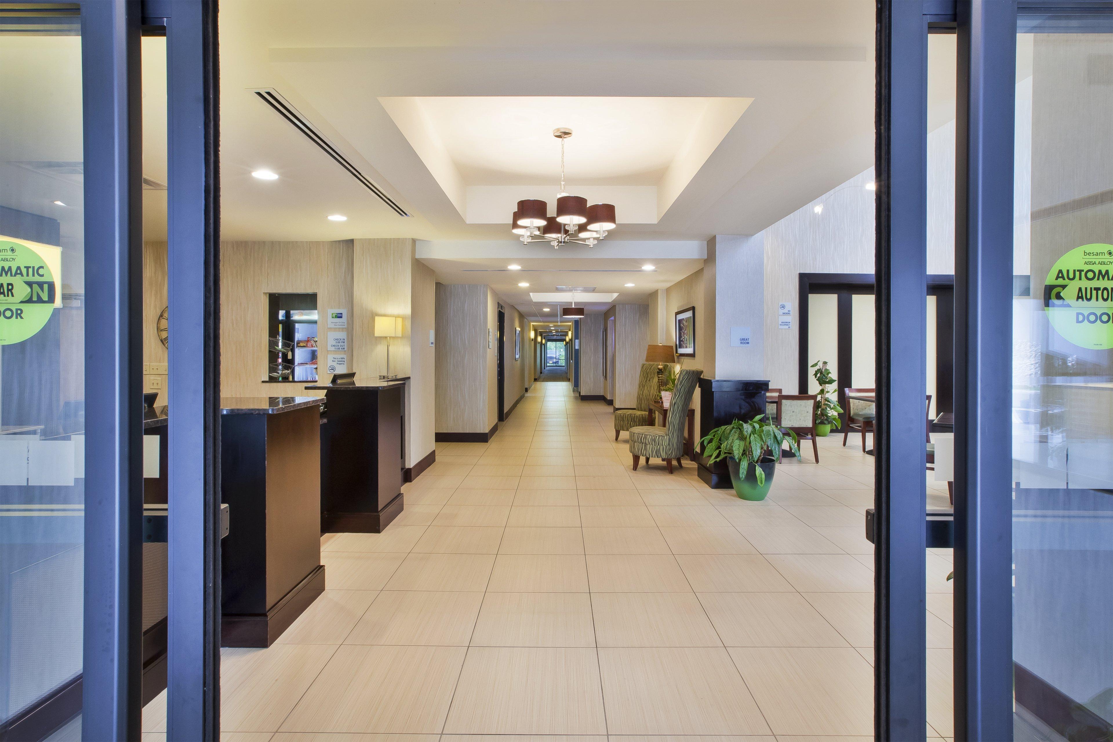 Express & Finger Lakes By Ihg Hotel 2*