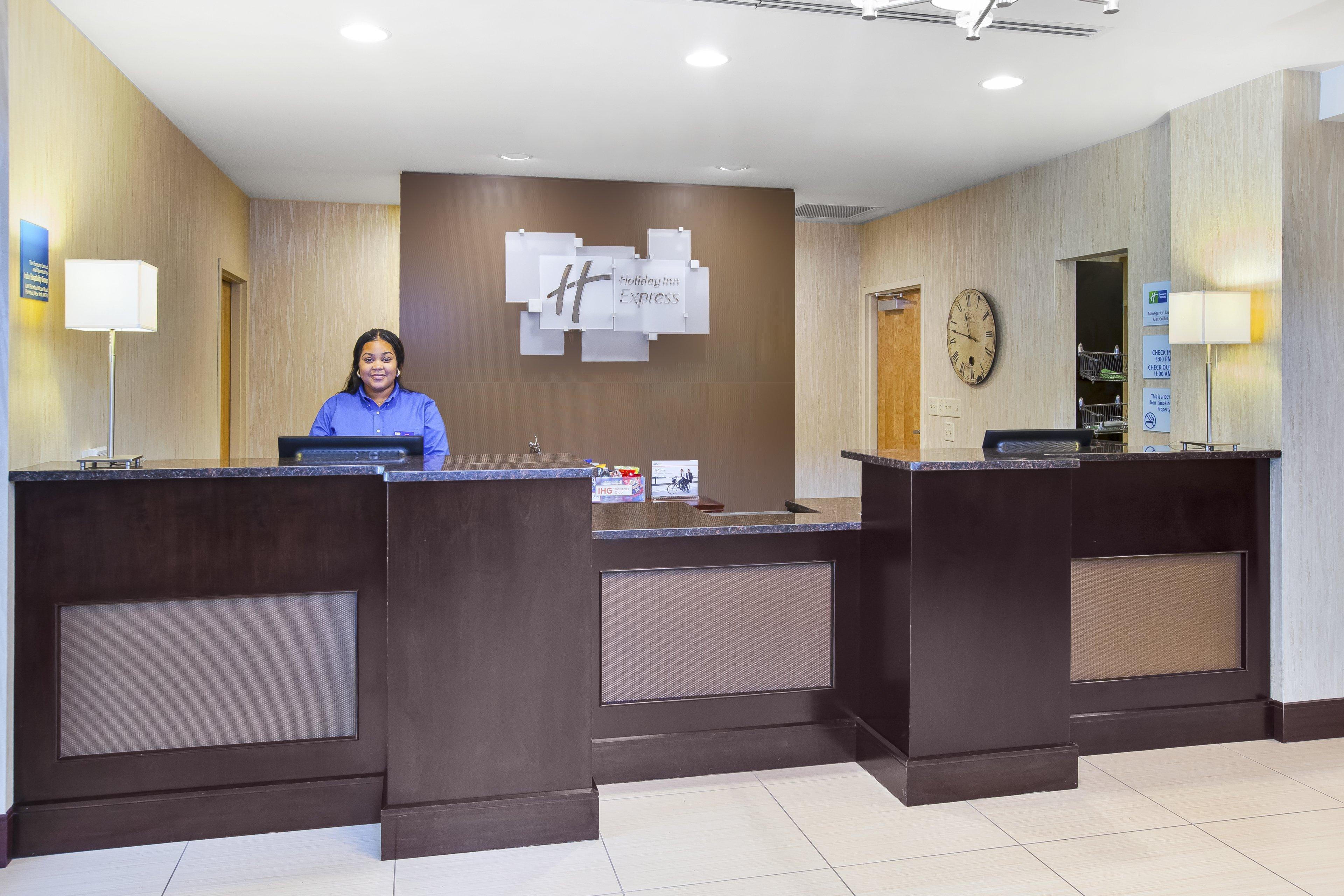 Express & Finger Lakes By Ihg Hotel 2*