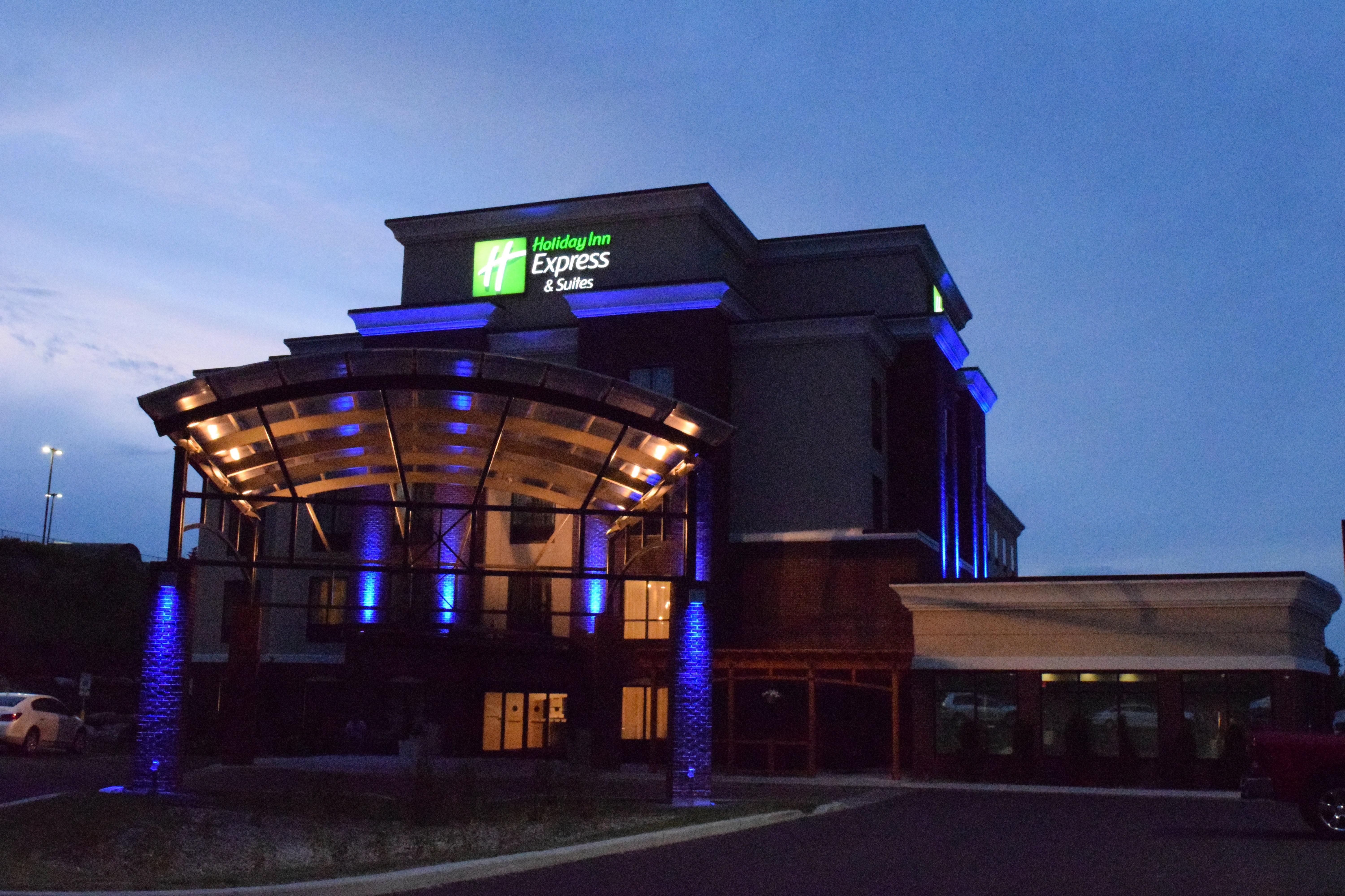 Express & Finger Lakes By Ihg Hotel