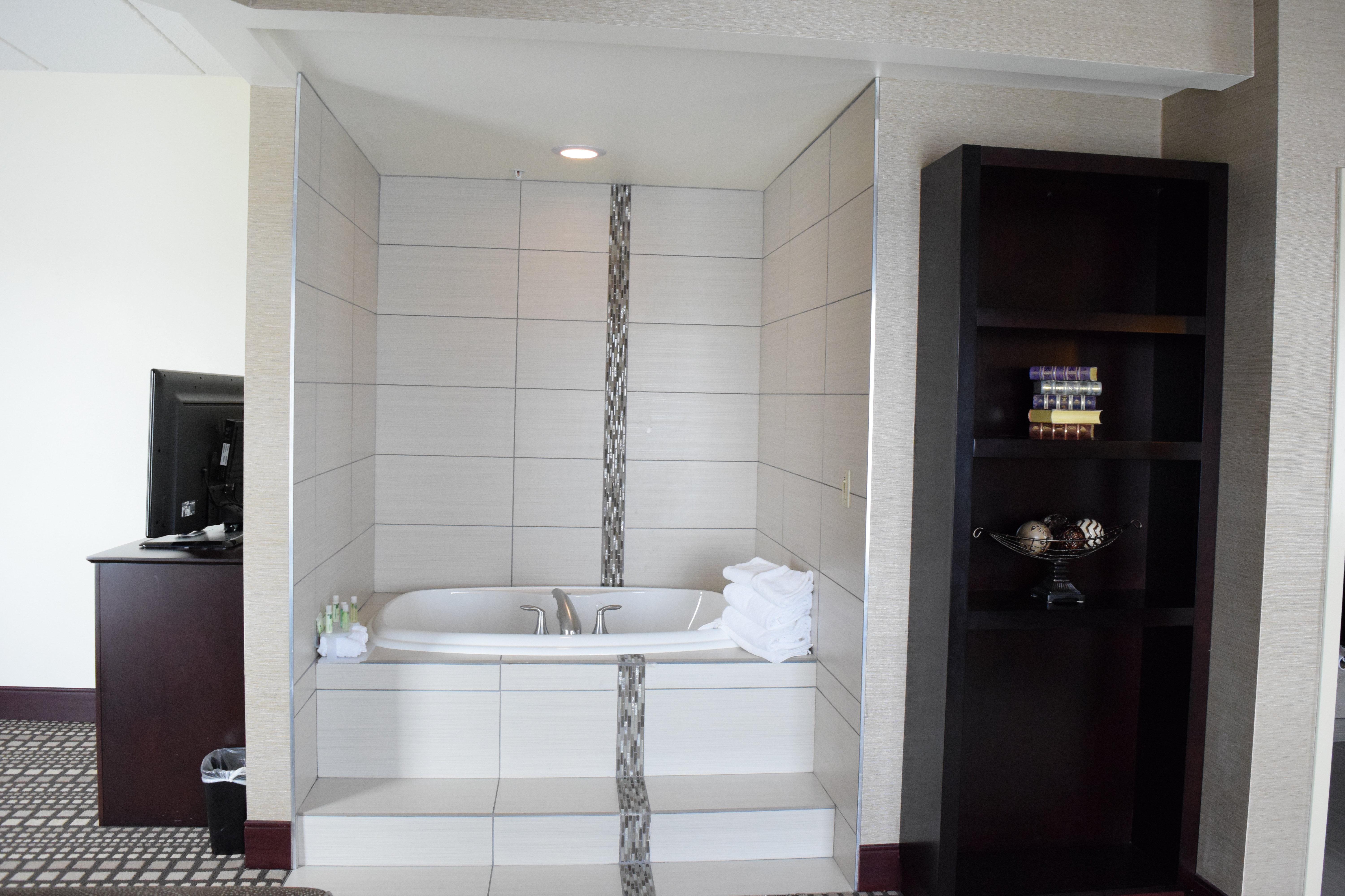 Express & Finger Lakes By Ihg
