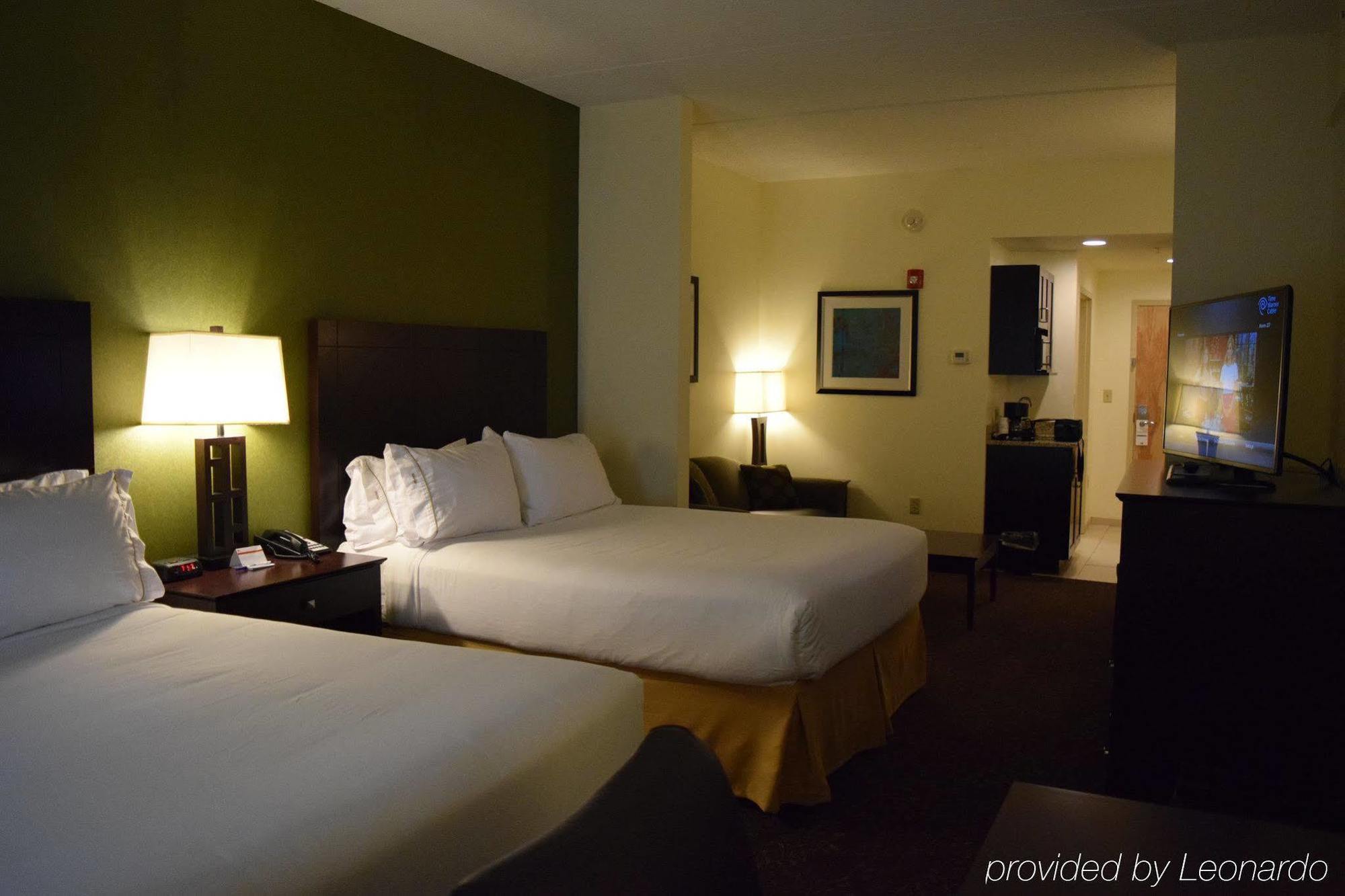 Express & Finger Lakes By Ihg Hotel