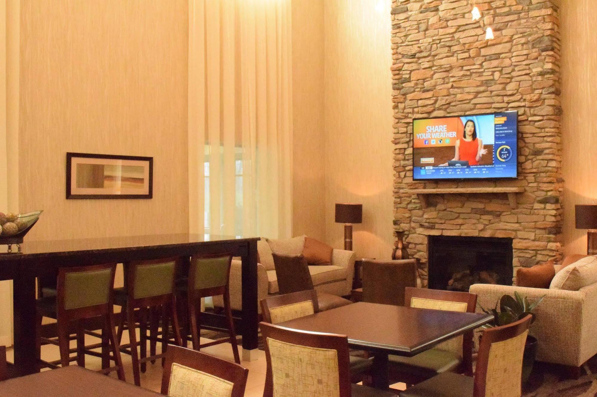 Express & Finger Lakes By Ihg Hotel 2*
