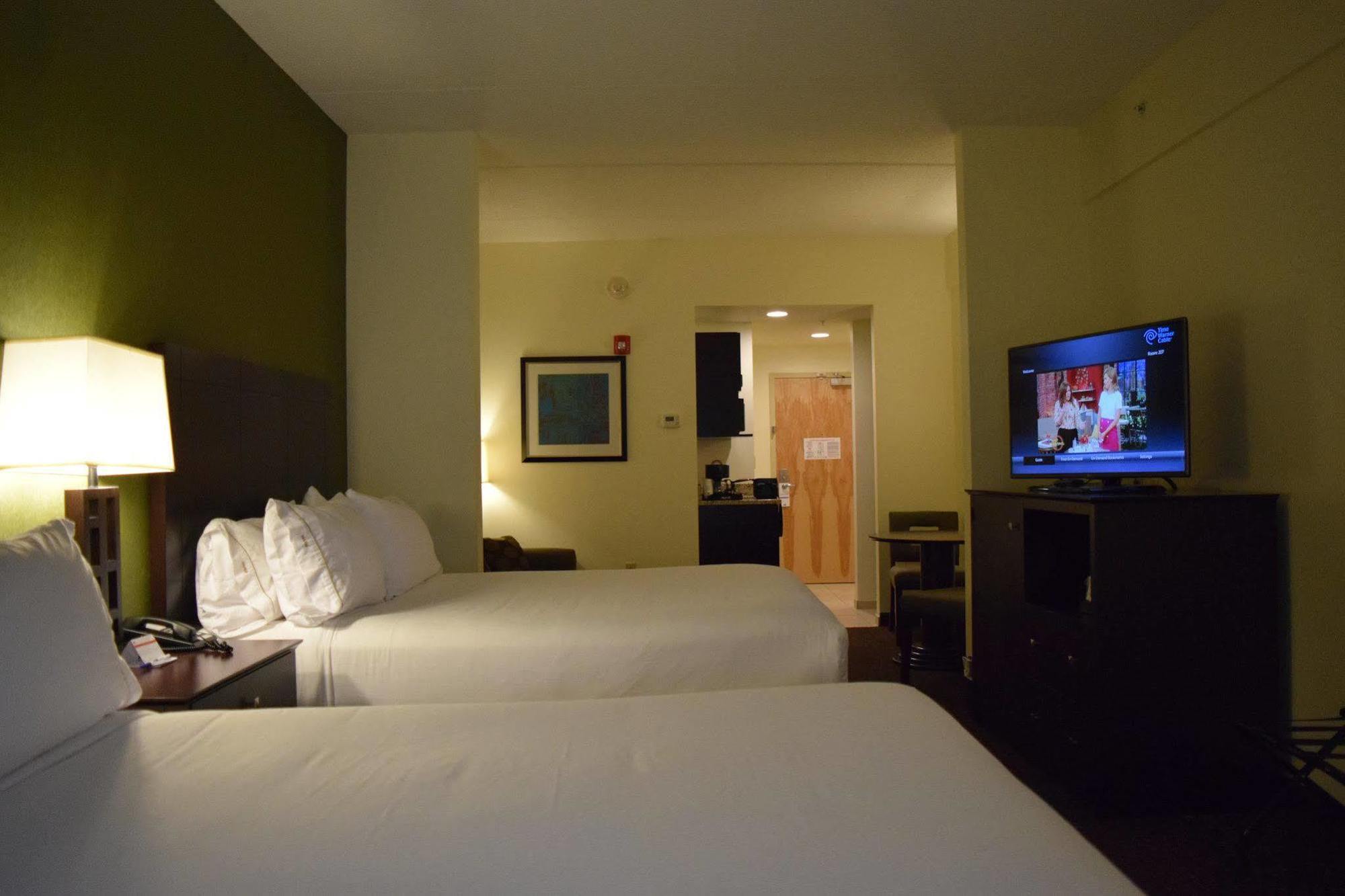 Express & Finger Lakes By Ihg Hotel Geneva
